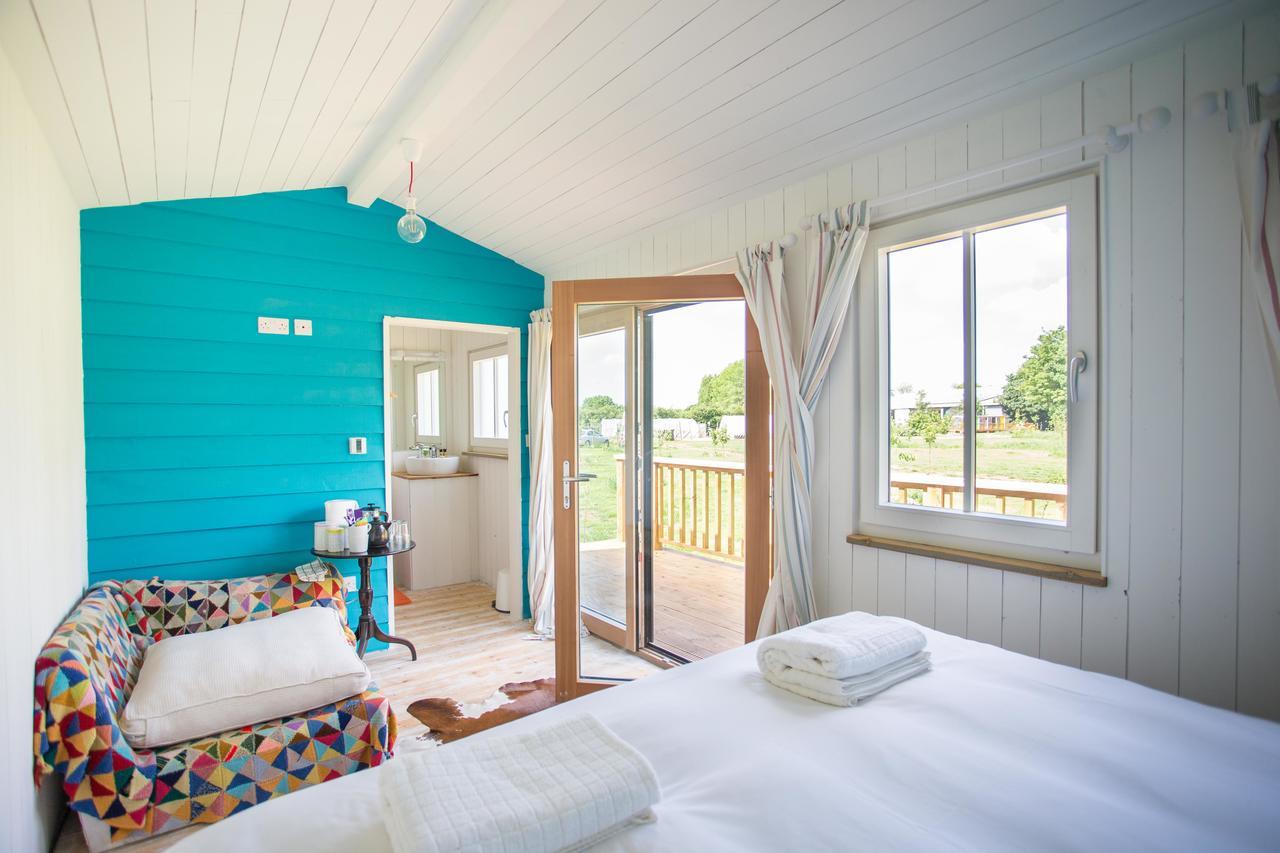Отель The Holford Arms Chalets And Glamping Дидмартон Экстерьер фото